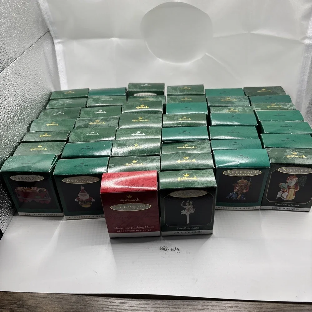 (44) Vtg 90's Y2K Hallmark Keepsake Christmas Collectors Series Mini Ornaments